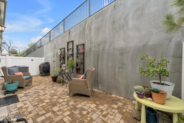 8565 N Walnut Way, West Hills CA: https://media.crmls.org/mediaz/31e3cdc8-93fd-4d15-aba1-a48d1f410bf8.jpg
