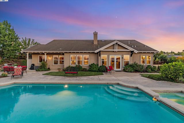 2531 Leona Pl, Pleasanton CA: https://media.crmls.org/mediaz/31e3ce1f-93ea-409e-8655-026799236e00.jpg