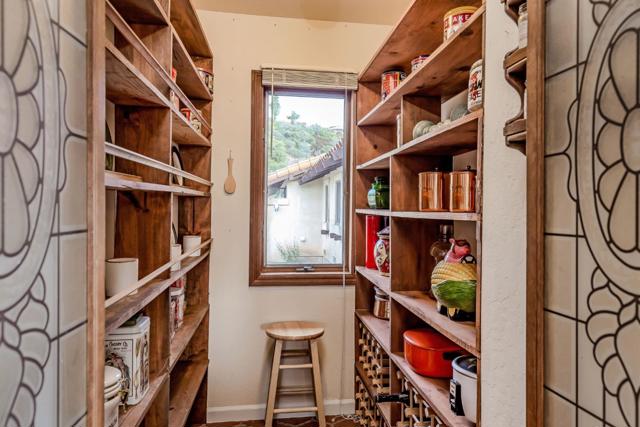 16420 Soda Springs Road, Los Gatos CA: https://media.crmls.org/mediaz/31e3e948-6bf2-458e-b38b-300fb7709f3e.jpg