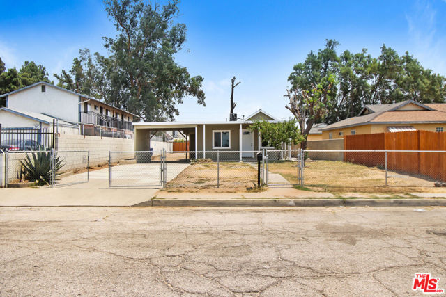 2981 Loma Avenue, San Bernardino CA: https://media.crmls.org/mediaz/31e435bb-862b-416b-b4d0-3e5a2670ea58.jpg