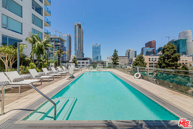 1050 Grand Avenue, Los Angeles, California 90015, 2 Bedrooms Bedrooms, ,2 BathroomsBathrooms,Condominium,For Sale,Grand,24404209