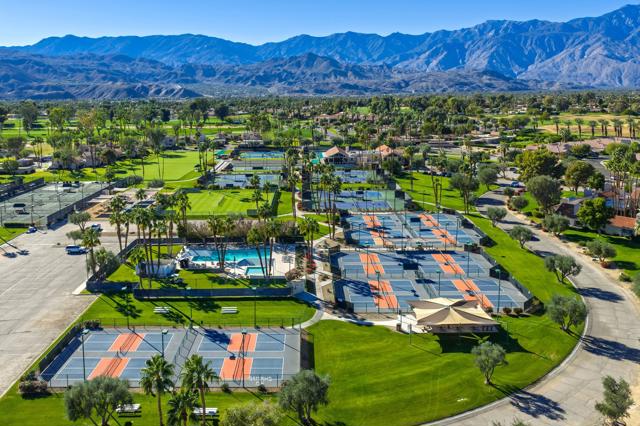 261 Loch Lomond Road, Rancho Mirage CA: https://media.crmls.org/mediaz/31e48a3c-70a8-42b0-b83f-3abf02d0ba89.jpg