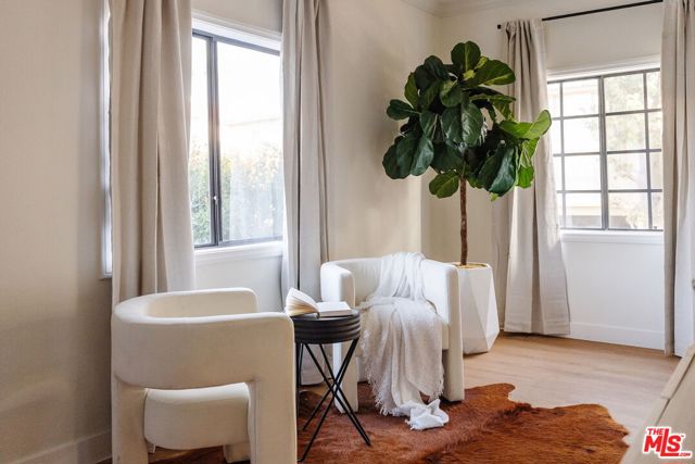 11737 Darlington Avenue, Los Angeles CA: https://media.crmls.org/mediaz/31e4bef3-f4e6-4041-9f37-9c64e3e0f10e.jpg