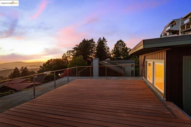 1069 Miller Ave, Berkeley CA: https://media.crmls.org/mediaz/31e51fa6-7767-40db-8be8-a85e8c922f75.jpg