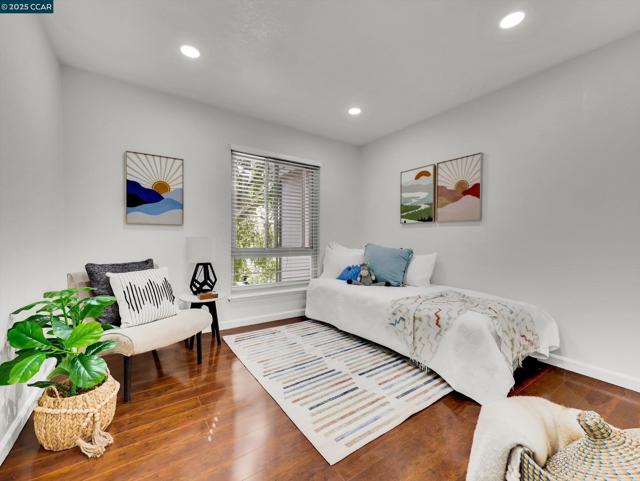 2033 Sierra Rd, Concord CA: https://media.crmls.org/mediaz/31e5d053-726a-444b-8948-89fb4ef8fda3.jpg