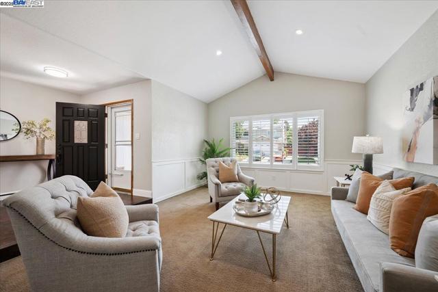 3186 Berkshire Ct, Pleasanton CA: https://media.crmls.org/mediaz/31e5deef-f1d1-4185-a2f3-15f6a4305677.jpg