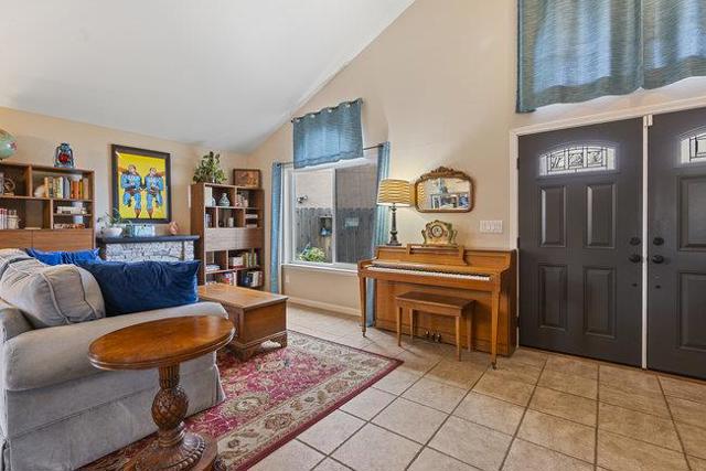 1980 Ponderosa Court, Hollister CA: https://media.crmls.org/mediaz/31e5e2f2-c727-41c1-8cd6-cadef543a89e.jpg