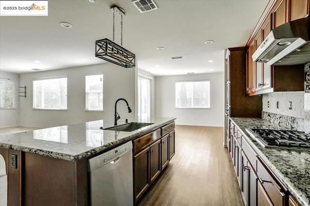 809 BLUESTONE DR, Oakley CA: https://media.crmls.org/mediaz/31e617c0-6b36-4987-9399-f5eb4636a2e1.jpg