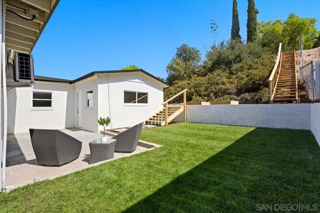 2039 Winnett St, San Diego CA: https://media.crmls.org/mediaz/31e61a7c-2329-42a8-bbb2-6d093d8b3316.jpg