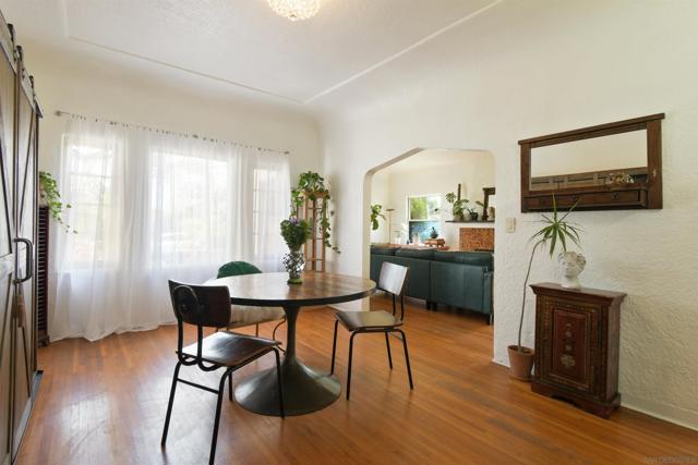 1032 Alberta Pl, San Diego CA: https://media.crmls.org/mediaz/31e70052-187d-40a9-acb7-12e89a59fcd5.jpg