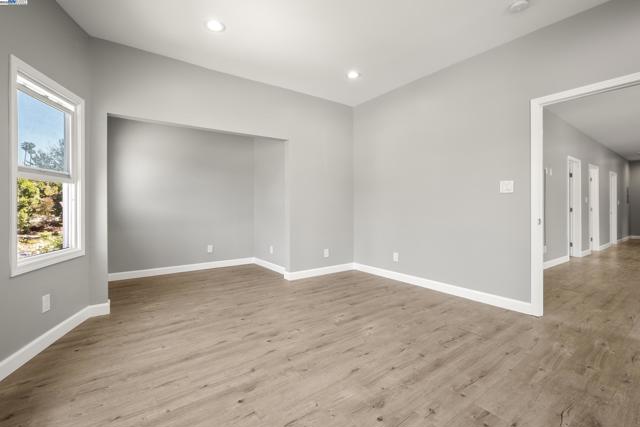 193 W Macarthur Blvd, Oakland CA: https://media.crmls.org/mediaz/31e73949-f0bf-4d86-b055-727a1fe09d73.jpg