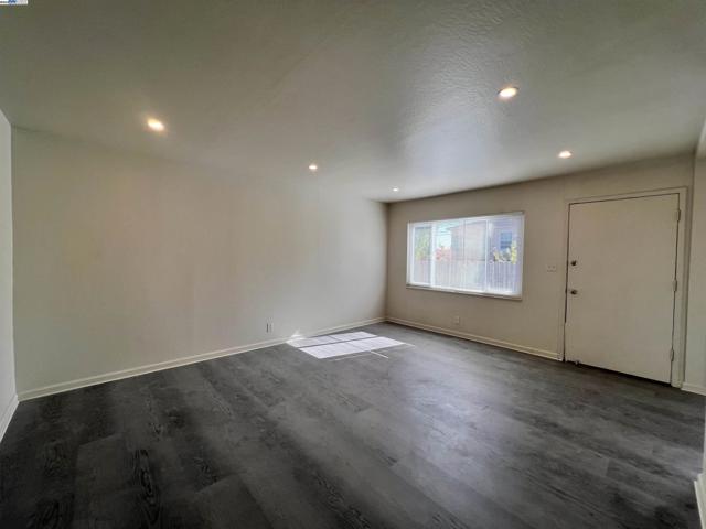 2119 94Th Ave, Oakland CA: https://media.crmls.org/mediaz/31e763cc-6e3d-4da2-bb9a-d7b61decc374.jpg