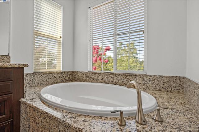 6278 Murdock Way, San Ramon CA: https://media.crmls.org/mediaz/31e76426-c21c-4c95-8469-349cc94b461e.jpg