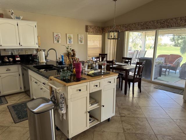 35610 Mexico Way, Thousand Palms CA: https://media.crmls.org/mediaz/31e78e5b-9a3d-4275-b1c8-c3abc4c652c1.jpg