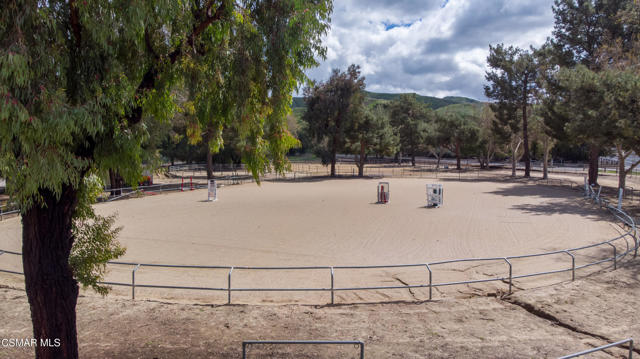 952 Carefree Drive, Simi Valley CA: https://media.crmls.org/mediaz/31e7f8d1-f362-4660-94b3-d3513e6e2602.jpg