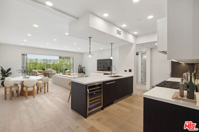 505 S Barrington Avenue, Los Angeles CA: https://media.crmls.org/mediaz/31e8324f-1331-4658-a4ae-fa365ba72979.jpg