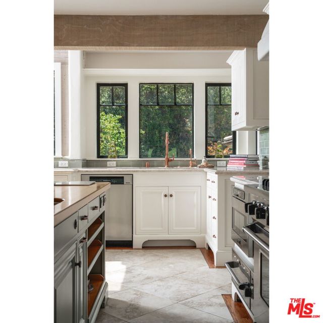 840 Ivy Lane, Montecito CA: https://media.crmls.org/mediaz/31e8b926-33bf-44fb-b32f-3a169fc10348.jpg
