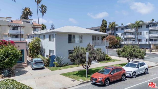 231 California Avenue, Santa Monica CA: https://media.crmls.org/mediaz/31e98954-1bfc-44e3-bd6d-f051921415f5.jpg