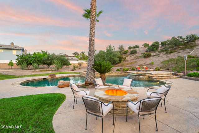 2462 Lost Canyons Drive, Simi Valley CA: https://media.crmls.org/mediaz/31ea9bc8-361c-4256-a16f-17c7235222e6.jpg