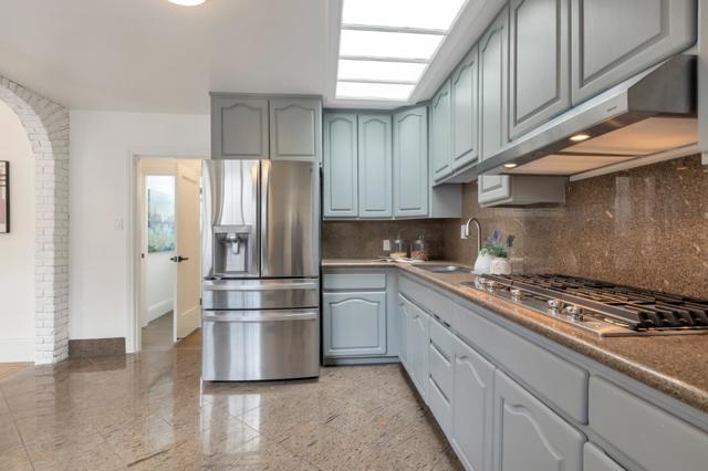835 Alabama Street, San Francisco CA: https://media.crmls.org/mediaz/31eadac7-3fa3-46b5-bd40-853e8853dbac.jpg