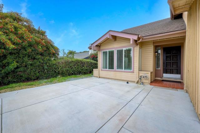 169 Camino Entrada, Chula Vista CA: https://media.crmls.org/mediaz/31eb2080-d1e2-4900-b7f5-6a5831d92474.jpg