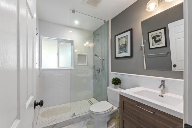 17924 Saint Andrews Dr, Poway CA: https://media.crmls.org/mediaz/31eb5d63-a664-4103-9618-08b4f0dc113e.jpg