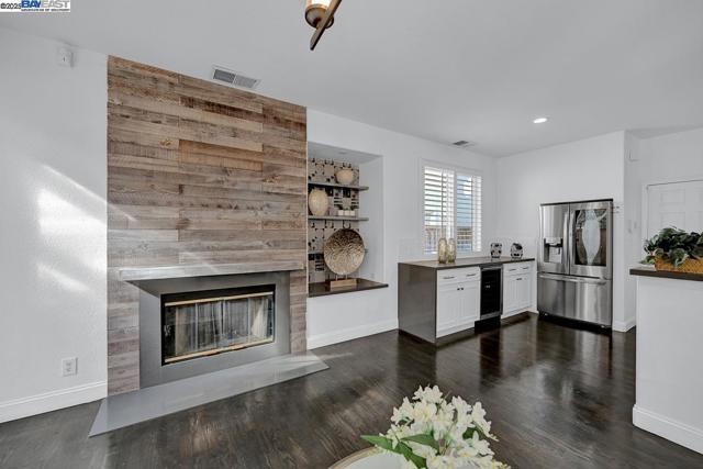 Image 21 of 60 For 2202 Oceanside Way