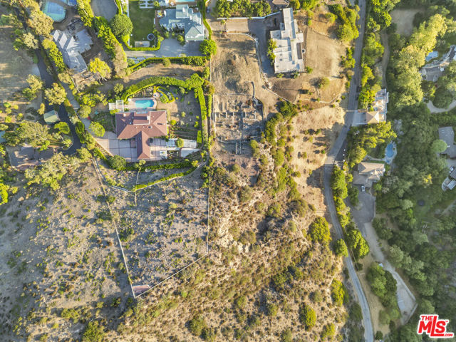 27061 Sea Vista Drive, Malibu CA: https://media.crmls.org/mediaz/31ec91e6-2ddf-4abd-804a-f43b8ec1c5e1.jpg
