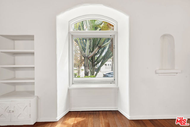 931 S Ogden Drive, Los Angeles CA: https://media.crmls.org/mediaz/31eca567-38f8-474f-a62e-8b30498934f6.jpg