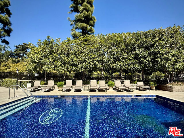 10106 Empyrean Way, Los Angeles CA: https://media.crmls.org/mediaz/31ed15b0-17f7-4316-badc-7e14907c9bed.jpg