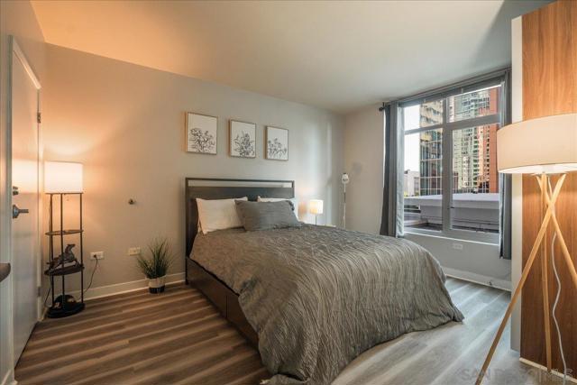 425 W Beech St, San Diego CA: https://media.crmls.org/mediaz/31eed788-f068-4bd0-a93a-dc51e1d1305a.jpg