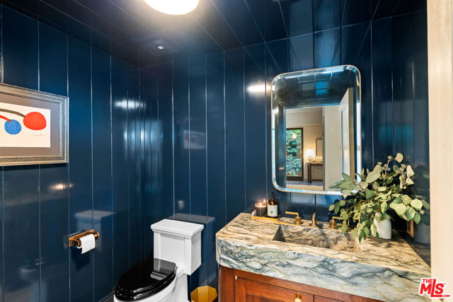 27218 Pacific Coast Highway, Malibu CA: https://media.crmls.org/mediaz/31ef609e-528e-4041-b8a5-87a55190eed6.jpg