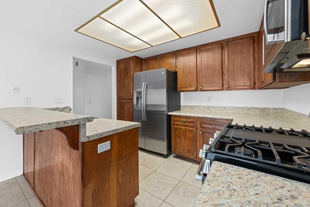 Detail Gallery Image 24 of 30 For 337 N Melrose Dr #E,  Vista,  CA 92083 - 2 Beds | 2 Baths