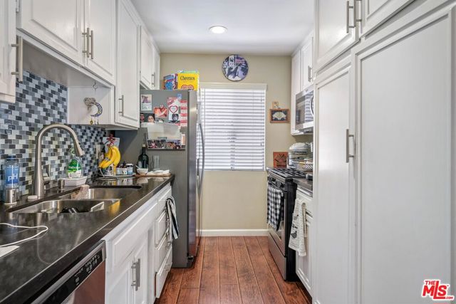 14455 Dickens Street photo 3