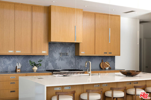 6 Big Sioux Road, Rancho Mirage CA: https://media.crmls.org/mediaz/31f01b1f-39c0-4f76-960b-4ffa6a4d9ea3.jpg