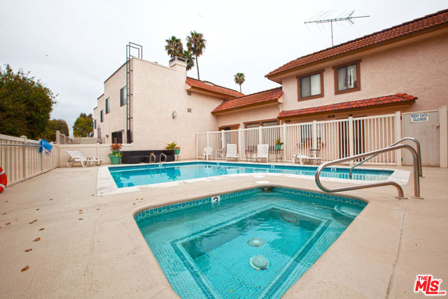 4365 Mclaughlin Avenue, Los Angeles CA: https://media.crmls.org/mediaz/31f026ea-9154-4890-8111-fedef5106f47.jpg