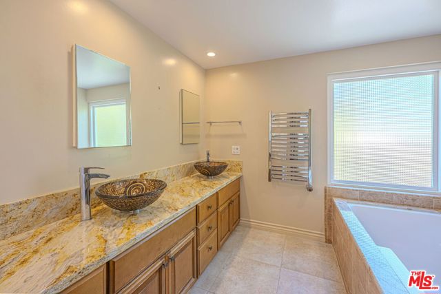 3926 Corte Cancion, Thousand Oaks CA: https://media.crmls.org/mediaz/31f07339-8357-4f82-9f49-5f1dae4491a2.jpg