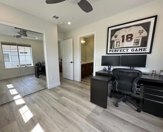 1 Passage Lane, Redwood City CA: https://media.crmls.org/mediaz/31f08a9e-0a7f-4b19-90e4-af3d9e172bfd.jpg