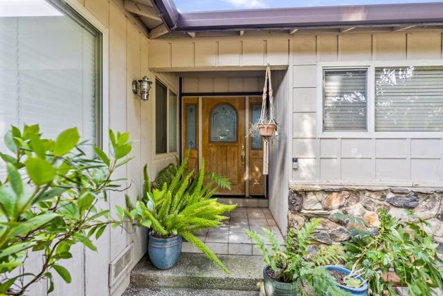 9355 Canyon Oak Road, Salinas CA: https://media.crmls.org/mediaz/31f1440a-25e2-4ae7-9ca7-94a66e17c922.jpg