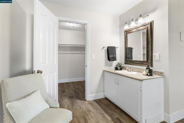 5425 Concord Blvd, Concord CA: https://media.crmls.org/mediaz/31f15856-14be-428a-859c-e175606f04ef.jpg