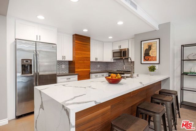 2170 Century Park East, Los Angeles CA: https://media.crmls.org/mediaz/31f1678b-1054-4edb-88a7-7fd81e894e7d.jpg