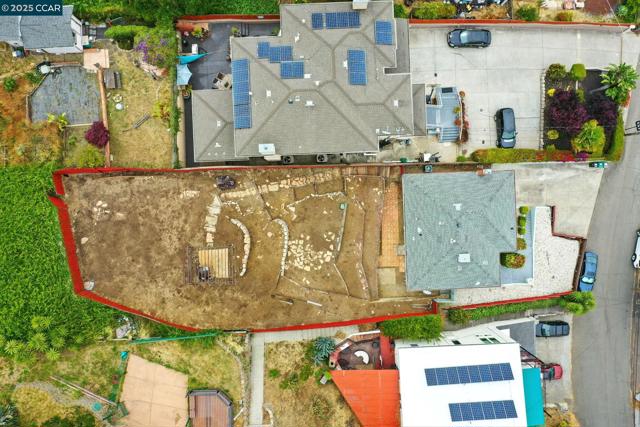 7968 Michigan Ave, Oakland CA: https://media.crmls.org/mediaz/31f19a2b-07c8-4460-9565-5e83f2b8adde.jpg