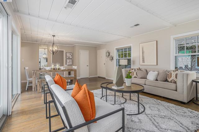 1592 SPRINGBROOK RD, Walnut Creek CA: https://media.crmls.org/mediaz/31f1b55e-05df-4cae-9622-d6975712ded7.jpg
