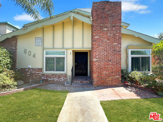 804 E Kelso Street, Inglewood CA: https://media.crmls.org/mediaz/31f1f851-d7d7-4373-881a-b83604c30c55.jpg