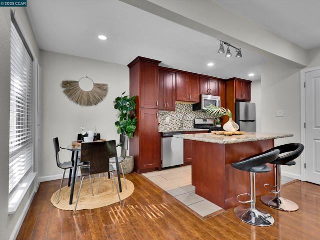 2033 Sierra Rd, Concord CA: https://media.crmls.org/mediaz/31f214fe-f3ef-422c-94ab-85ebb537e583.jpg