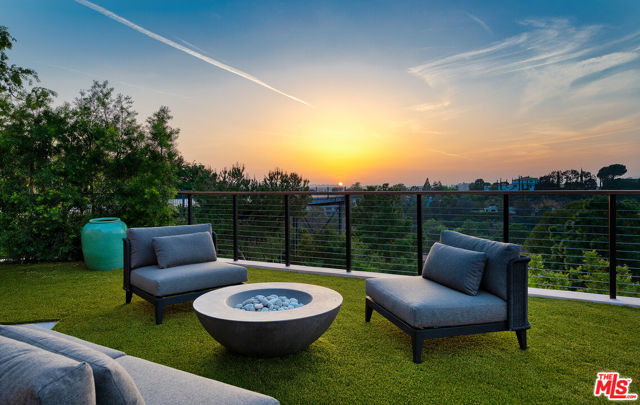 9153 Janice Place, Beverly Hills CA: https://media.crmls.org/mediaz/31f21c2f-7e89-46be-8f4d-99bbd5879de3.jpg