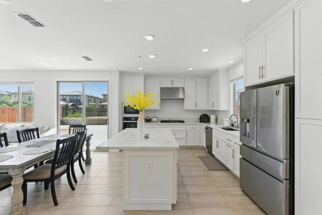 1122 S Morning Glory Drive, Mountain House CA: https://media.crmls.org/mediaz/31f26fa1-8e4c-4eb4-8568-6ac3c2940477.jpg
