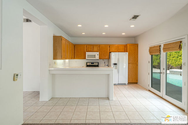 2220 N Paseo De Anza, Palm Springs CA: https://media.crmls.org/mediaz/31f29569-0a51-483d-870b-b738eb859a25.jpg