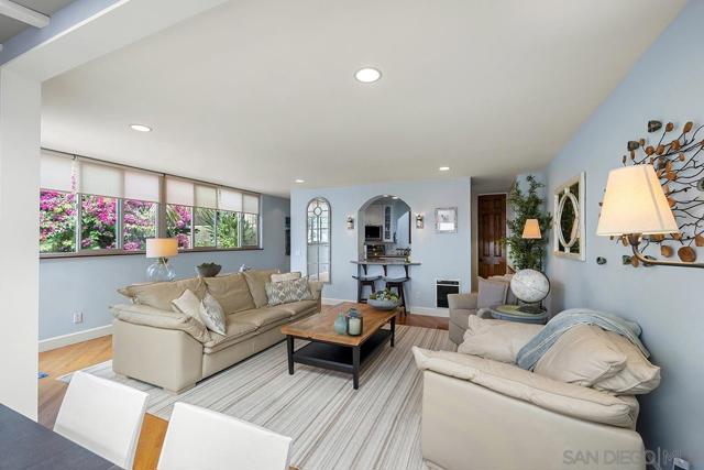 356 Prospect Street, La Jolla CA: https://media.crmls.org/mediaz/31f2eb12-5de5-425d-9ded-5c0c25d9813c.jpg