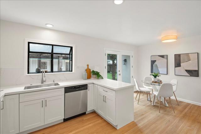 1059 Nilda Avenue, Mountain View CA: https://media.crmls.org/mediaz/31f2fda6-8cab-4deb-9254-544d817bd161.jpg
